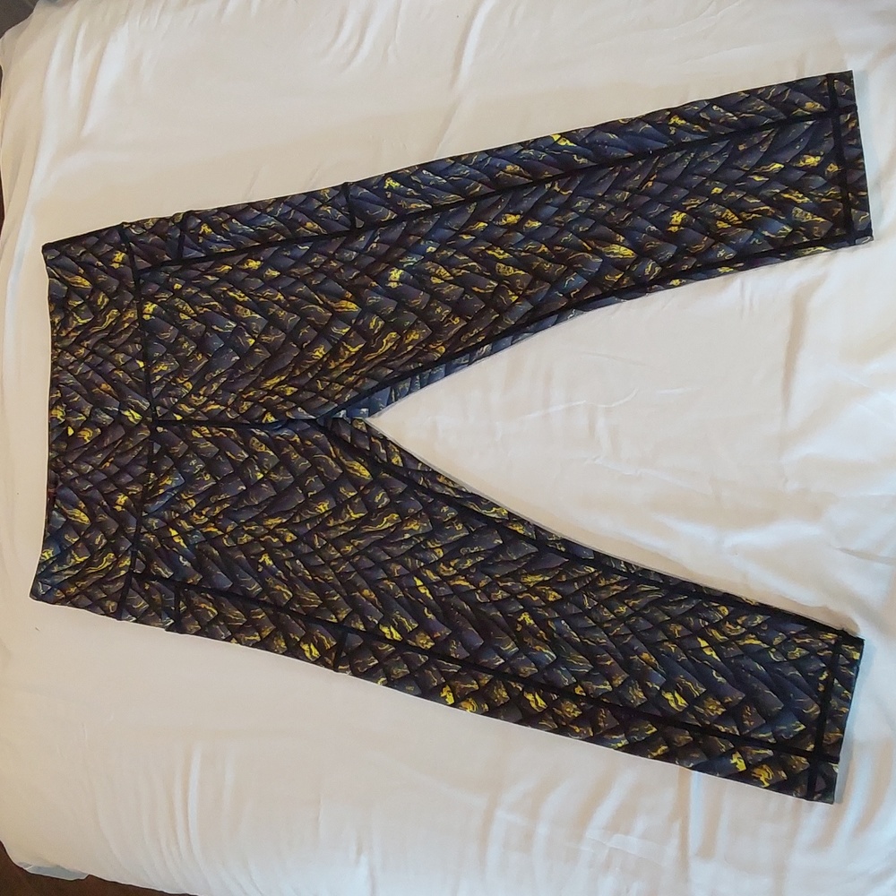 Constantly Varied Gear (CVG) Yellow Dawn Dragon Scale Capri Leggings M